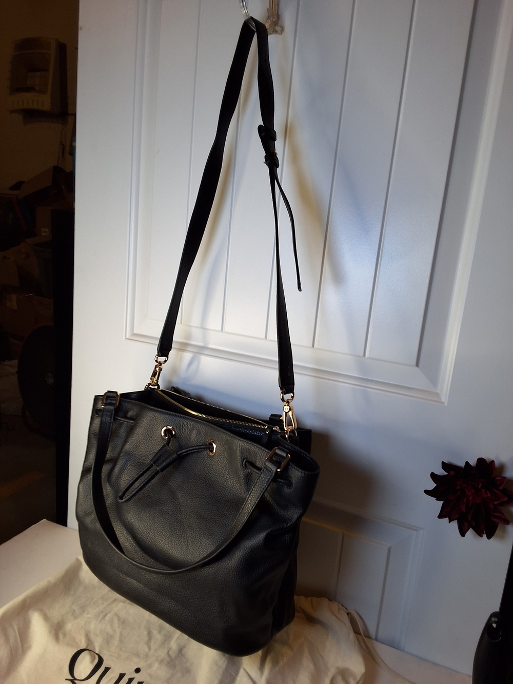 Quince Black Leather Tote Bag with Detachable Strap - Picture 4 of 8